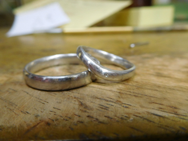 結婚指輪 ２本のデザインが違う