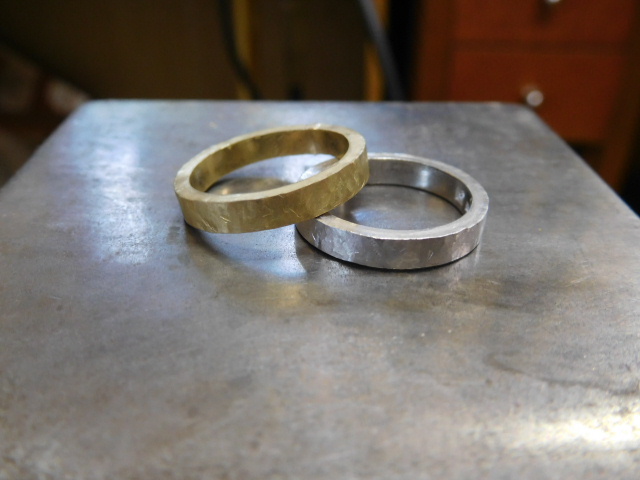 コンビ　結婚指輪　プラチナ　ゴールド