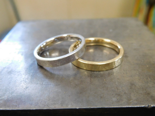 K18金とプラチナ コンビの結婚指輪 | 男はプラチナ艶消し 女はゴールド艶消し | 新潟から鍛造の結婚指輪を全国に