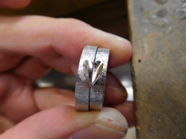 結婚指輪 鍛造 プラチナ　ハート
