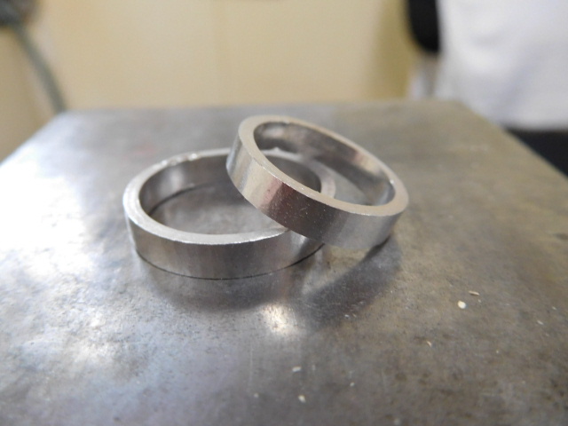 鍛造 結婚指輪 プラチナ