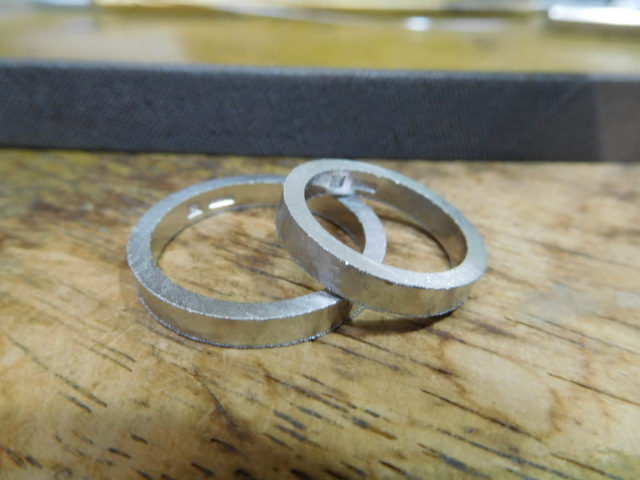 結婚指輪　彫金