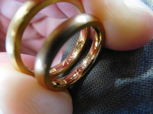 純金　結婚指輪　刻印