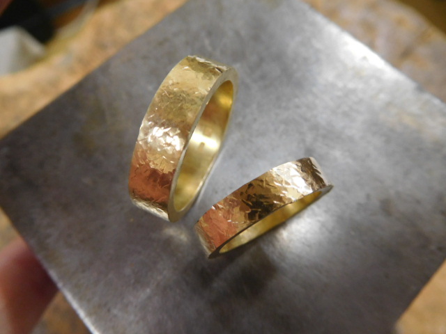 鍛造　結婚指輪　ゴールド