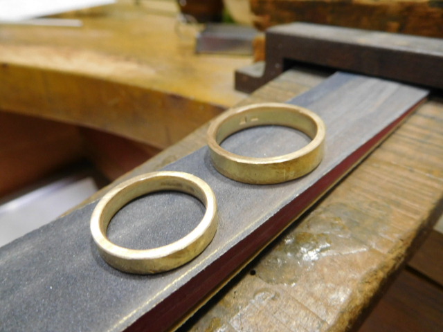結婚指輪 鍛造 k18