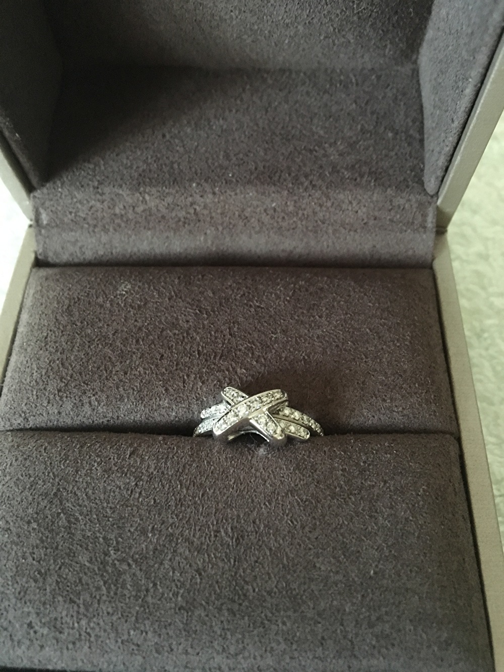 婚約指輪　ダイヤ　クロス