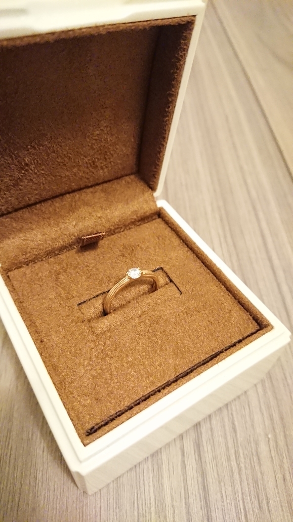 婚約指輪　木　枝