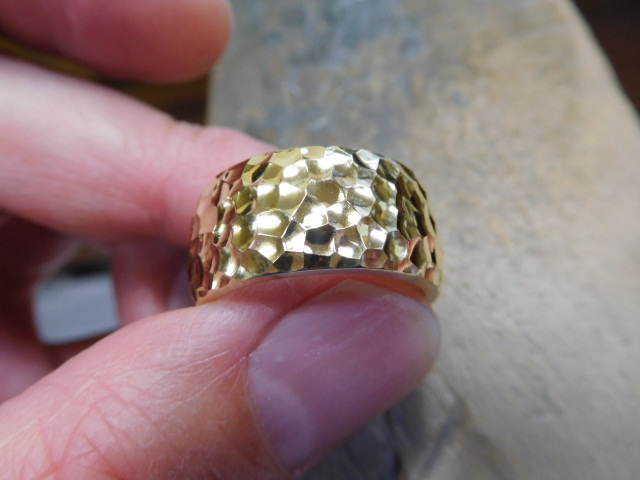 華麗！レディースの太い指輪！幅広10mmかっこいいゴールドリング 