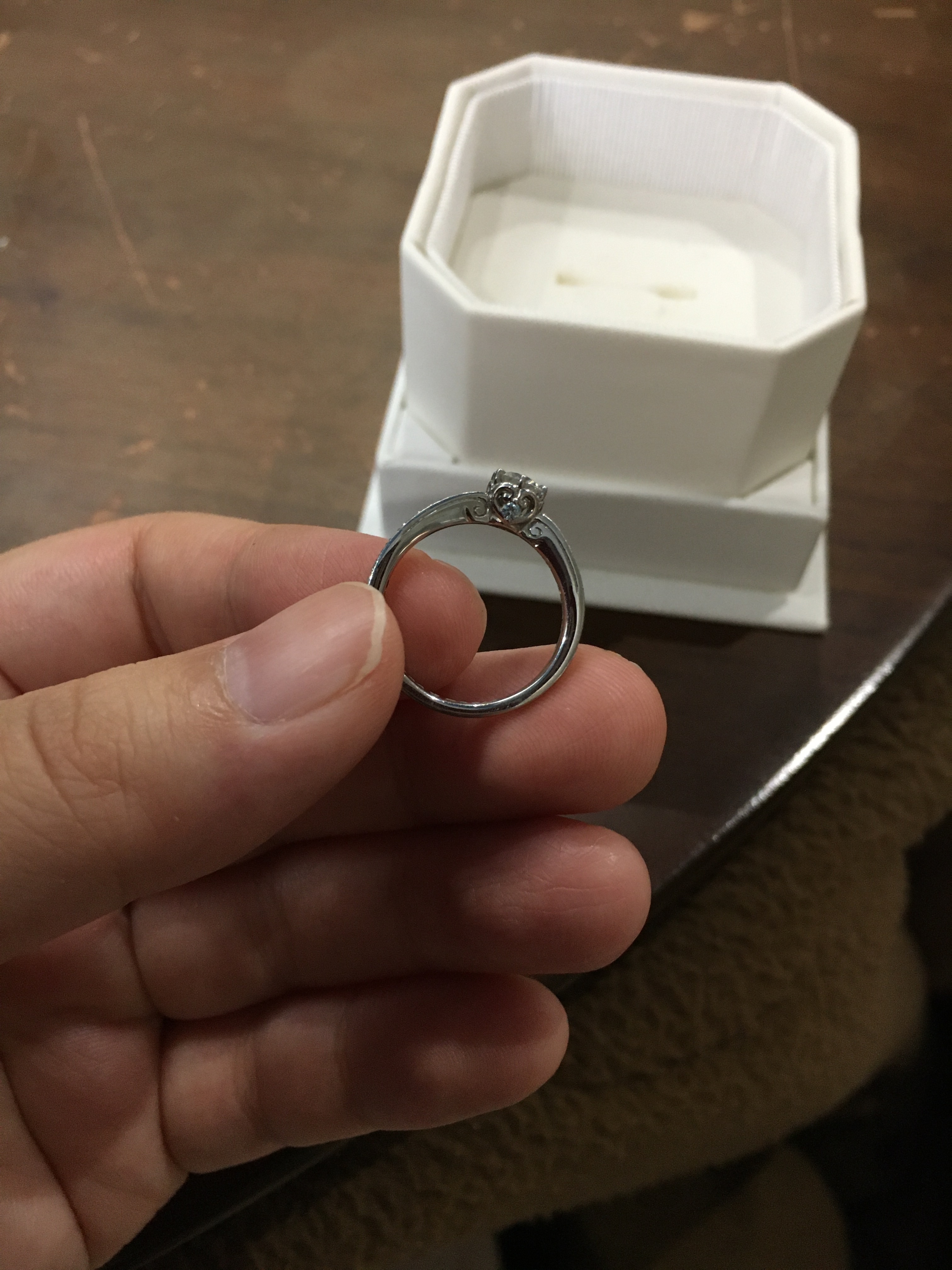 婚約指輪　プラチナ