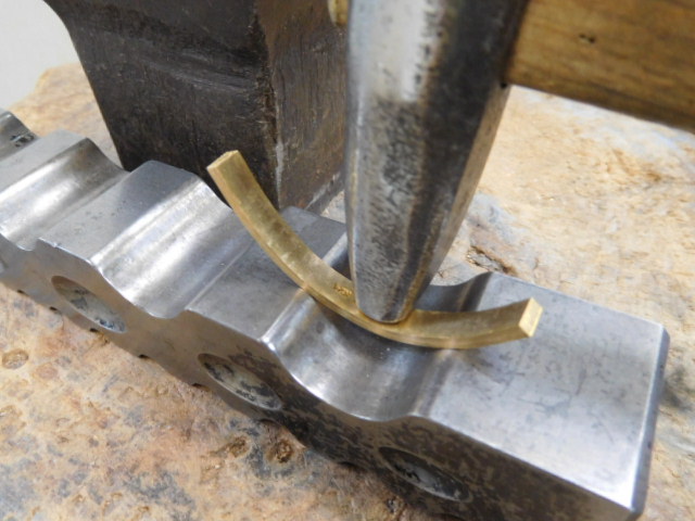 結婚指輪 槌目模様