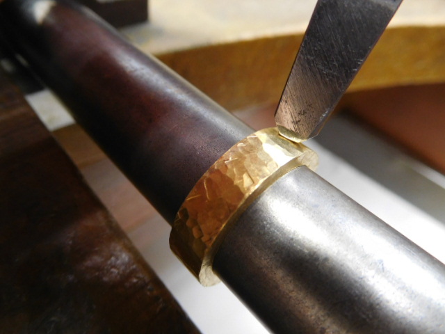 結婚指輪 槌目模様