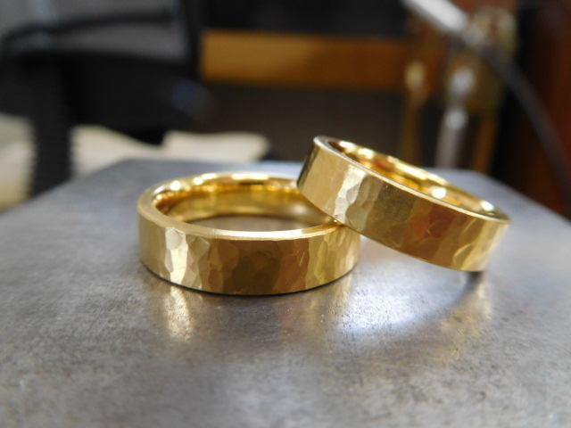 結婚指輪 槌目模様