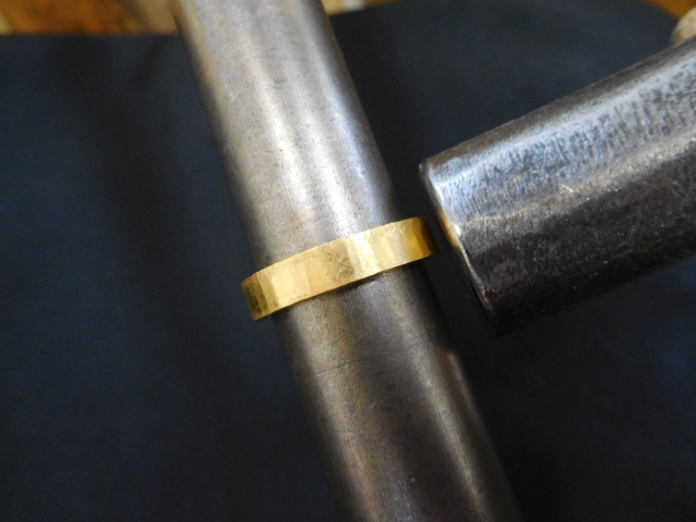 槌目 結婚指輪 人気